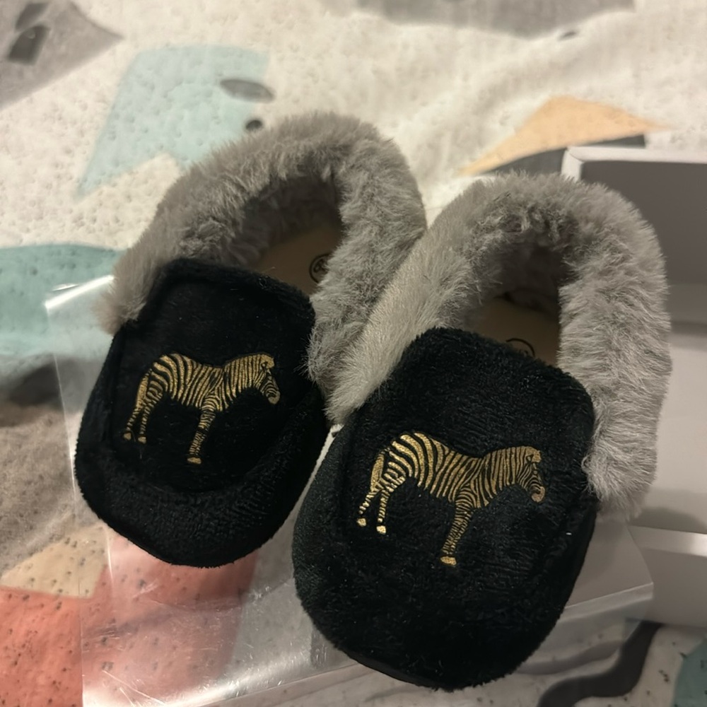 Adorable worn once baby shoes. Size 6-12 m